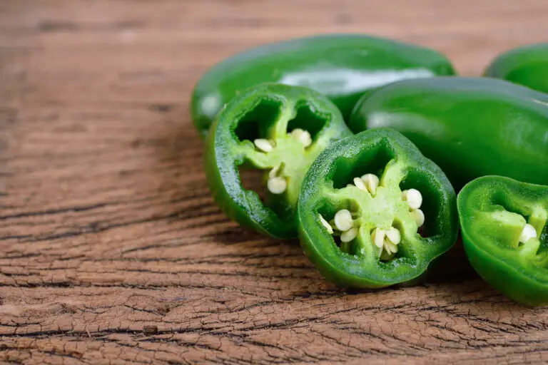 8 Health Benefits of Jalapeños & Other Peppers + Side Effects Green